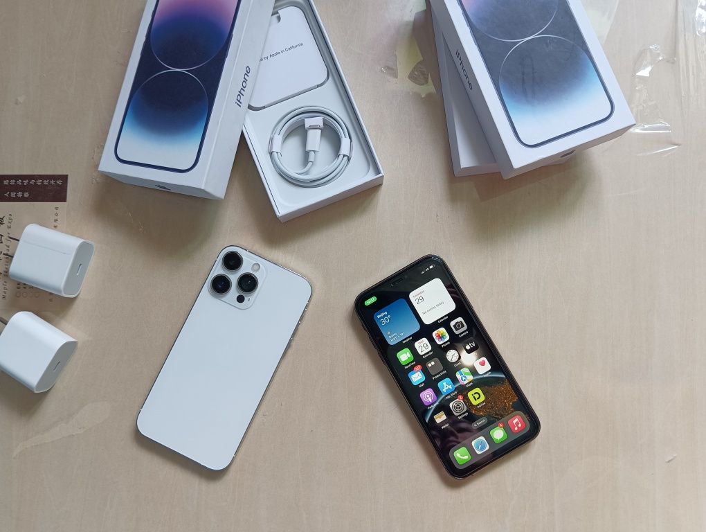 Iphone XR iphone 14pro корпусында