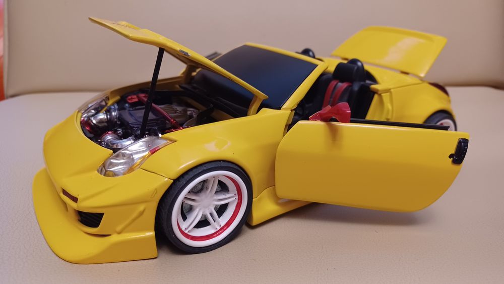 Machetă Nissan 350z  1 18