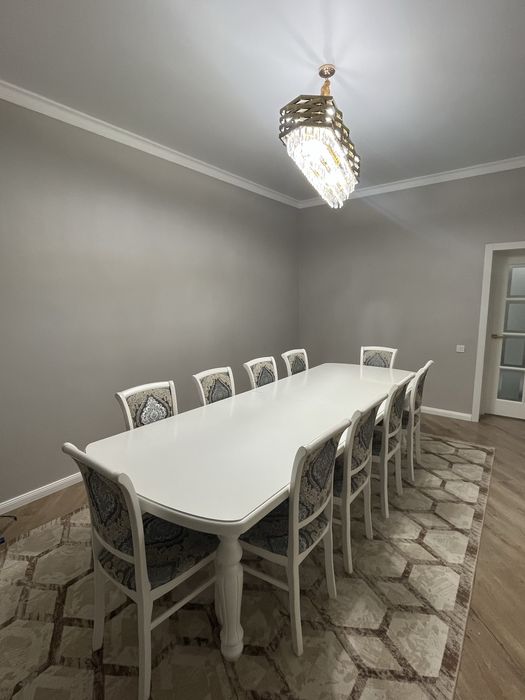 Продаётся большой гостинный стол!