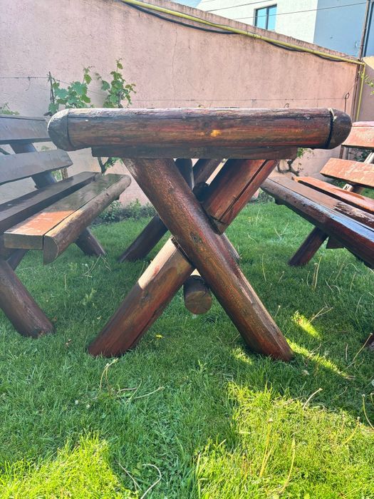 Vand mobilier curte set masa cu banci lemn

---
