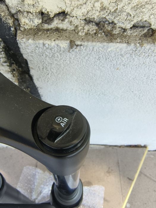 Вилка RockShox  RECON SILVER RL Remote Solo Air 27,5" 140мм.