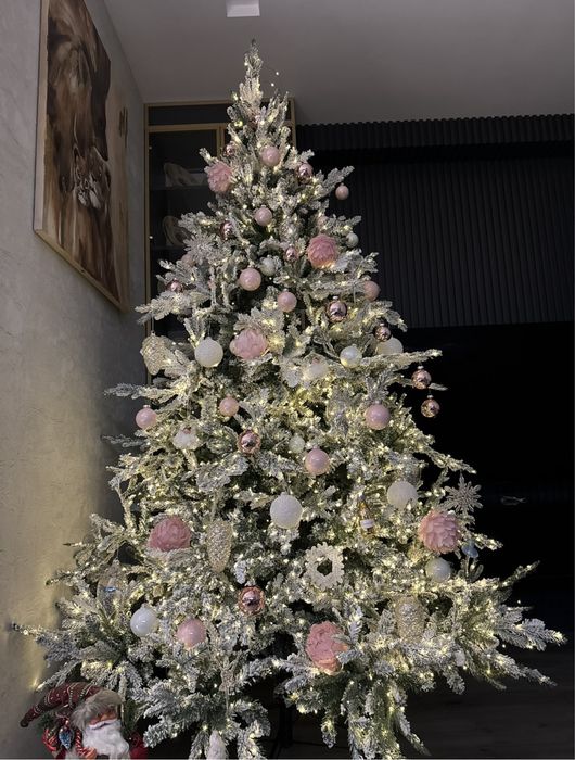 Елка новогодняя заснеженная