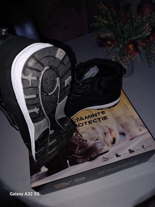 Vând Adidas cu protecție!