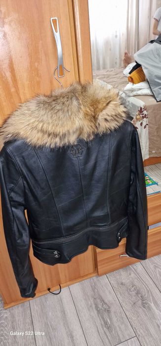 Vând geaca de piele