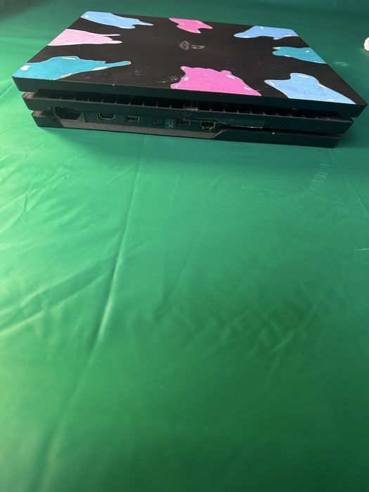 PS4 PRO in stare perfecta.