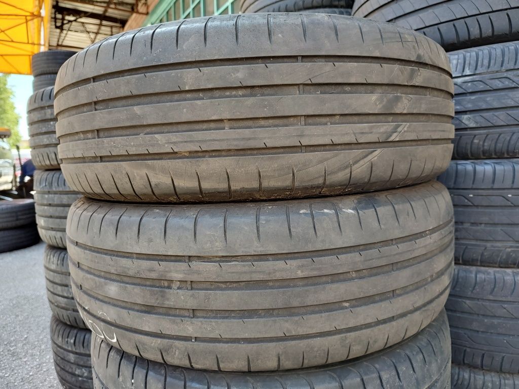 Продавам 2 летни гуми 205/60/16 Goodyear