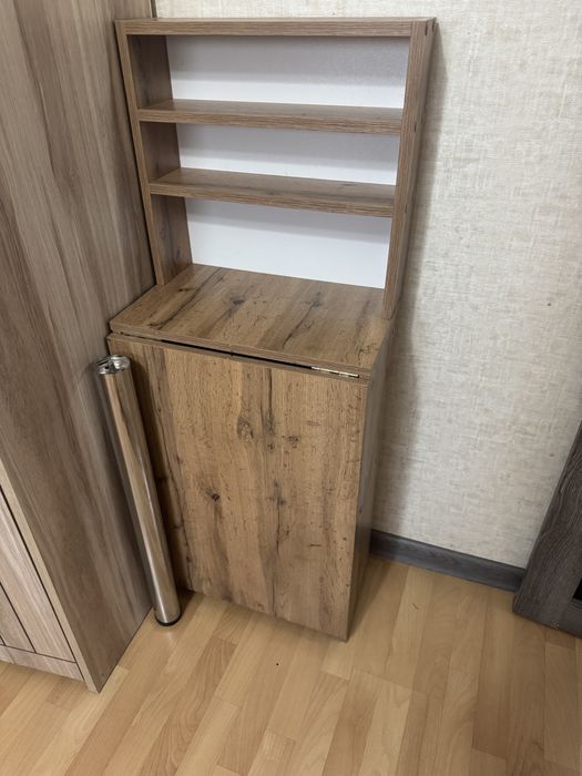 Маникюрный стол