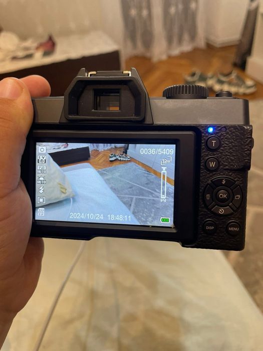 Vand un aparatul de foto este pret 1.000 de lei