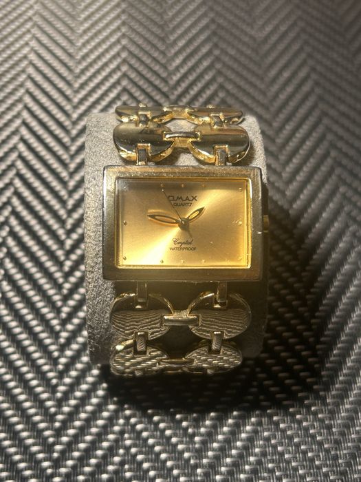 Ceas vintage OMAX Quartz auriu – unisex, brățară metalică