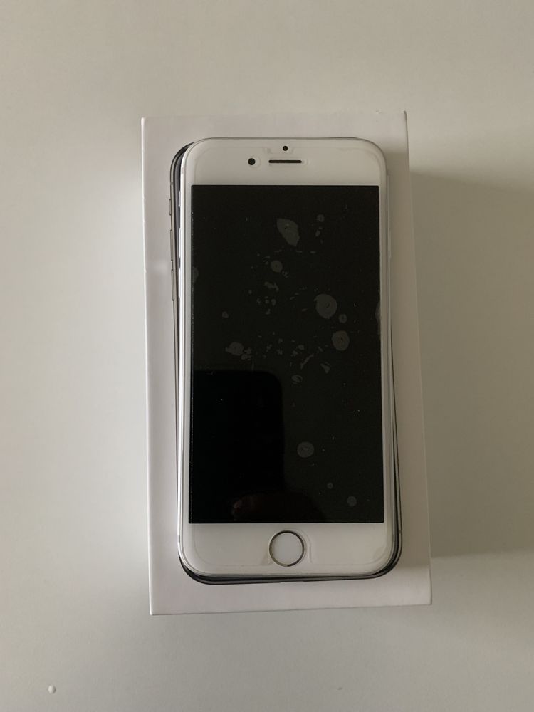 Телефон IPhone  6