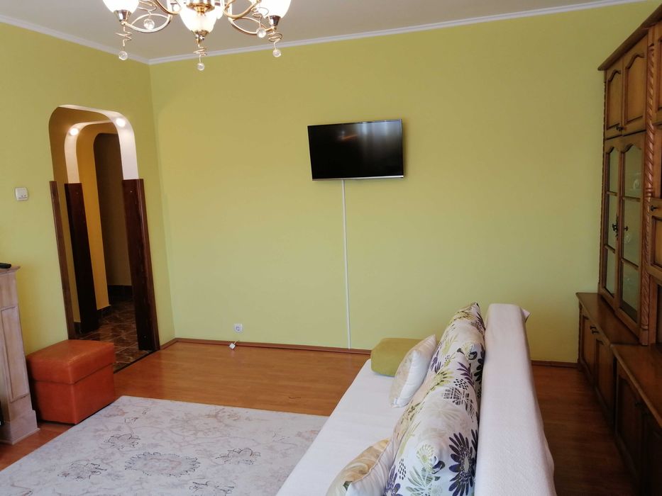 Vand apartament 3 camere zona Hotel Traian