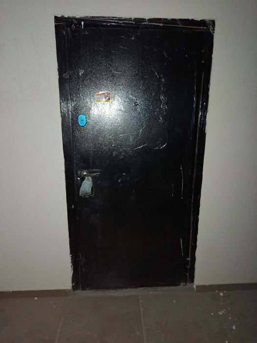 Продам почти новый входной дверь