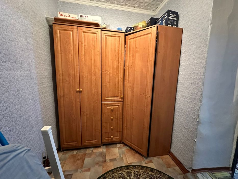 Продам угловой шкаф