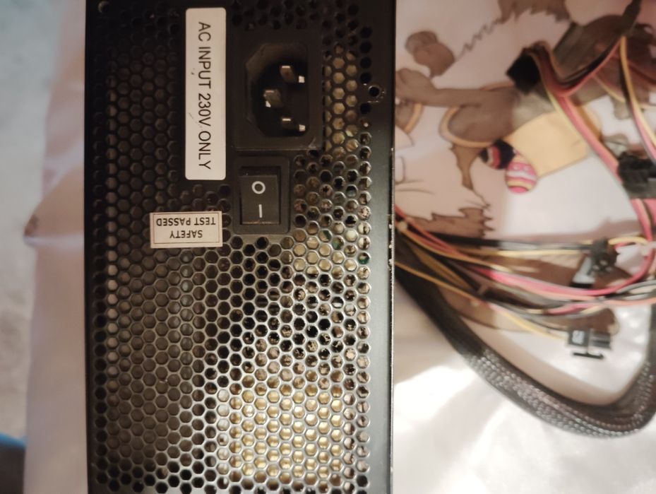 Vând sursă 460 PC în stare bună