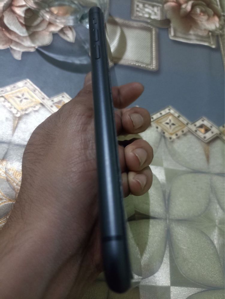 iphone 11  almashgan joyi yoq hammasi iwlidi ideal holatda