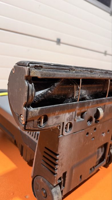 Aspirator Kärcher cu perie