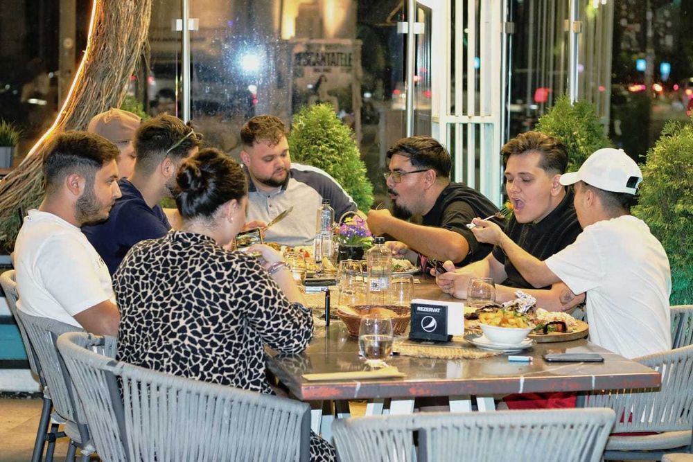 OFERTA Vanzare afacere - restaurant utilat cu predare contract chirie