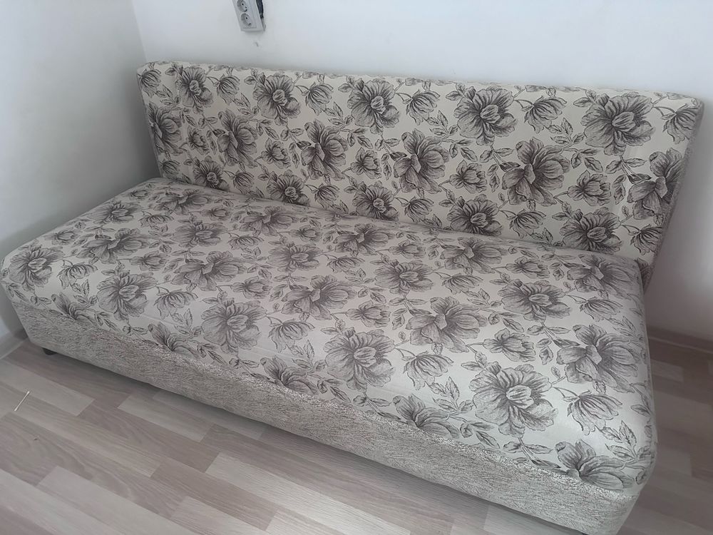 Продам софу в отличном состояние !