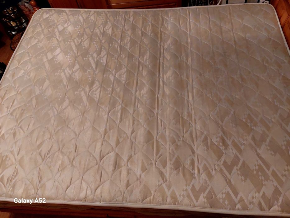 Продавам  3 матрака за спалня