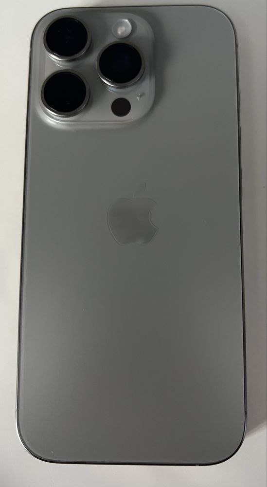 Iphone 16 pro ultizat garantie pana pe 7 noiembrie