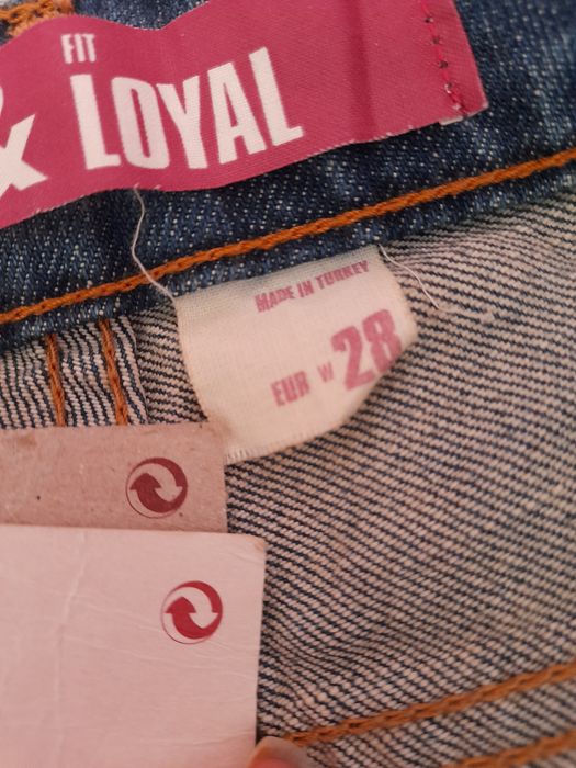 Нови дънки с етикет,28н.