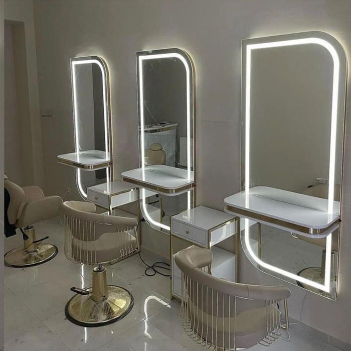 Лед огледала за бръснарници и фризьори