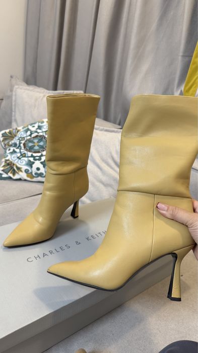 Сапоги Charles & Keith 39р