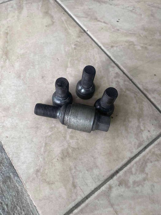 Секретни болтове за Volkswagen и Toyota