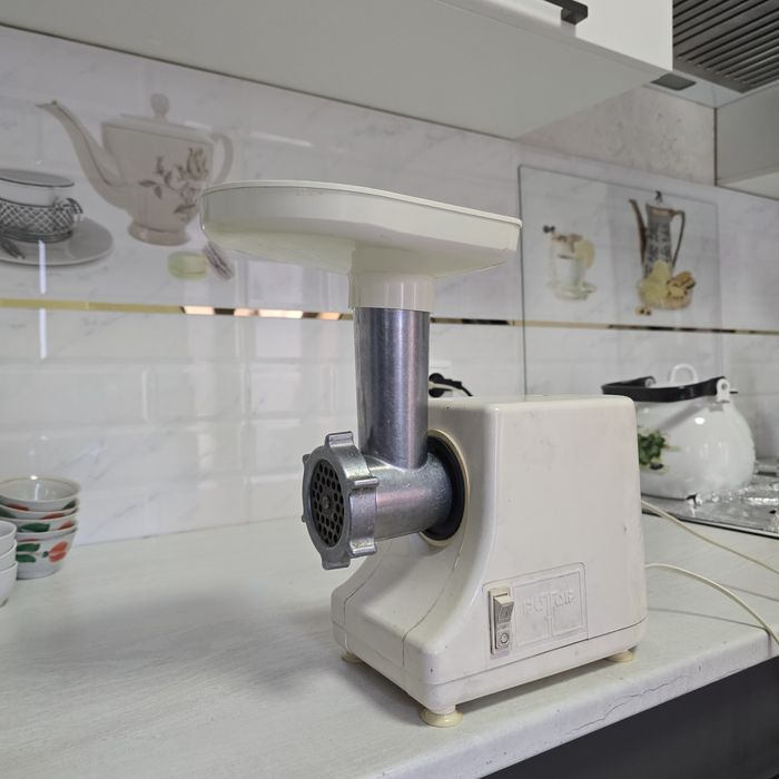 Продаётся электромясорубка