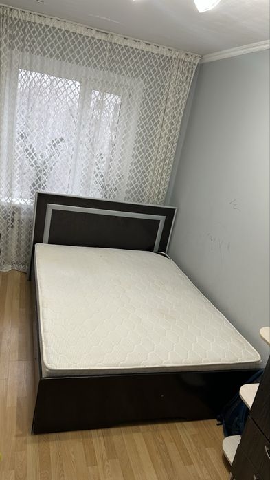 Кровать с матрасом (б/у)