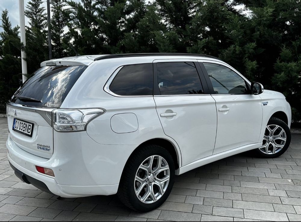 Mitsubishi Outlander Instyle+ Plug-In Hybrid