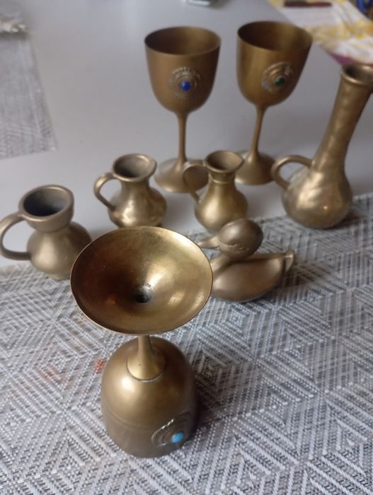 Vând pahare vechi bronz