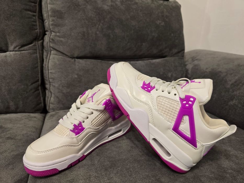 Jordan 4 Retro Hyper Violet nr 36 int 23 cm  preț 400 lei