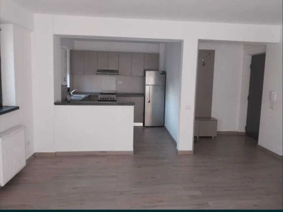 Închiriez apartament de 2 camere