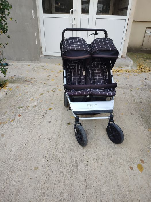 Продавам количка за близнаци Mountain buggy