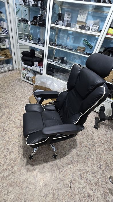 Кресло офисное, Опускается спинка,новое кресло