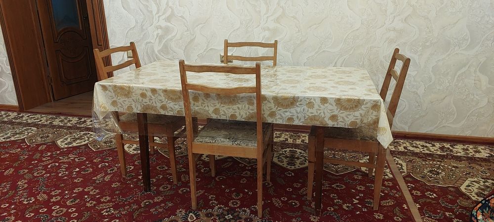 Продаётся стол и стулья
