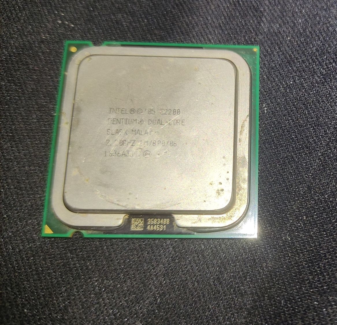 3 procesoare, 2 intel Pentium dual core E2200,1 Intel core 2 duo E4500
