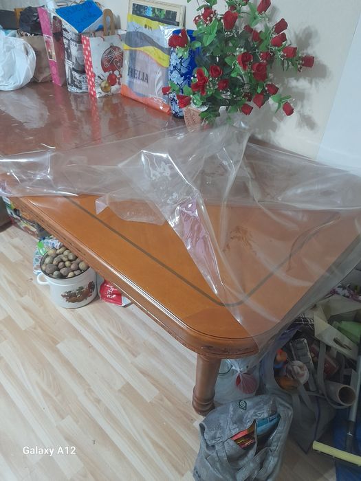 Продам большой стол.