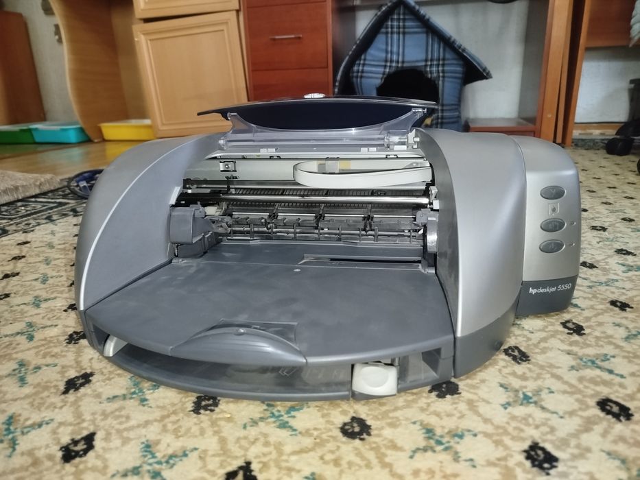 Принтер  Hp deskjet 5550 (В отличном состоянии) Торг есть
