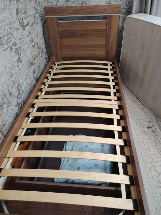 Кровать с ящиком для белья