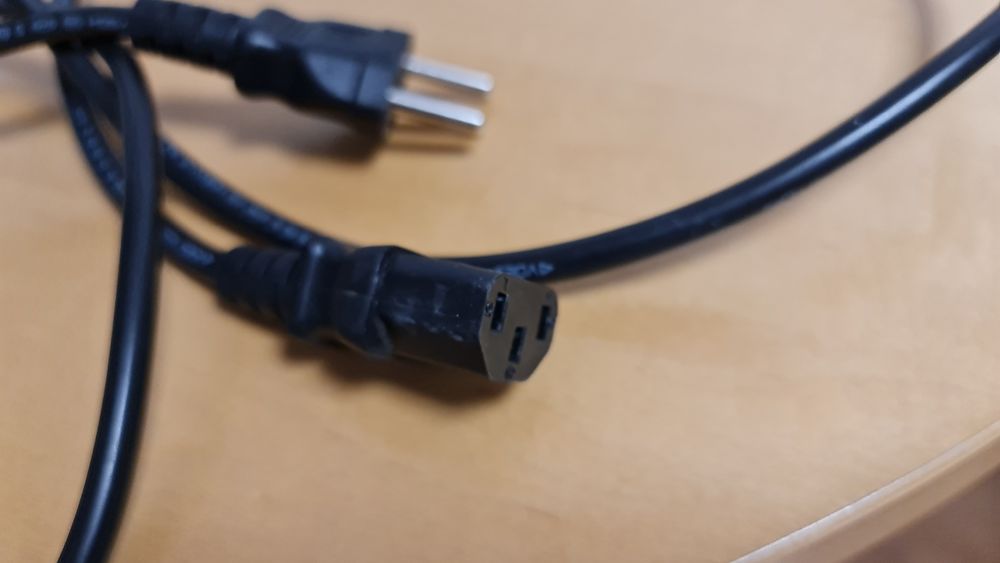 Cablu alimentare calculator