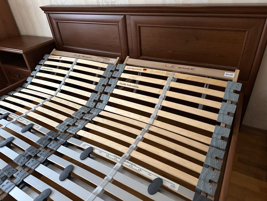 Обзавеждане за спалня, гардероб и нощни шкафчета + матраци и  рамка