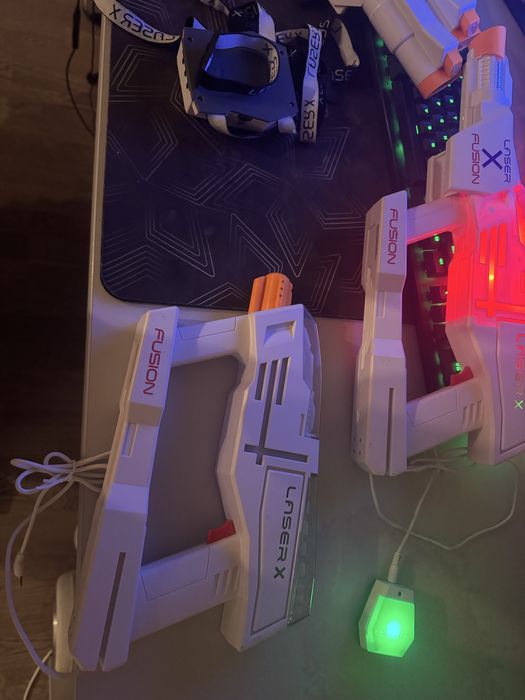 Set laser x fusion  - 2 blastere ca nou
