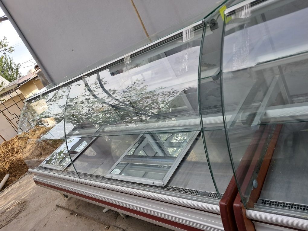 Dokonlar uchun vitrinalar bor arzon narxlarda