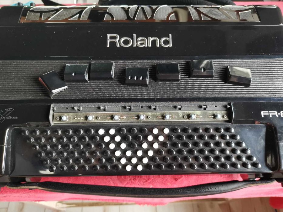 Service Mentenanta/Igienizare/Reparatii/Resoftari Acordeoane Roland FR