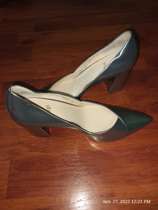 Vand tocuri pe diferite culori