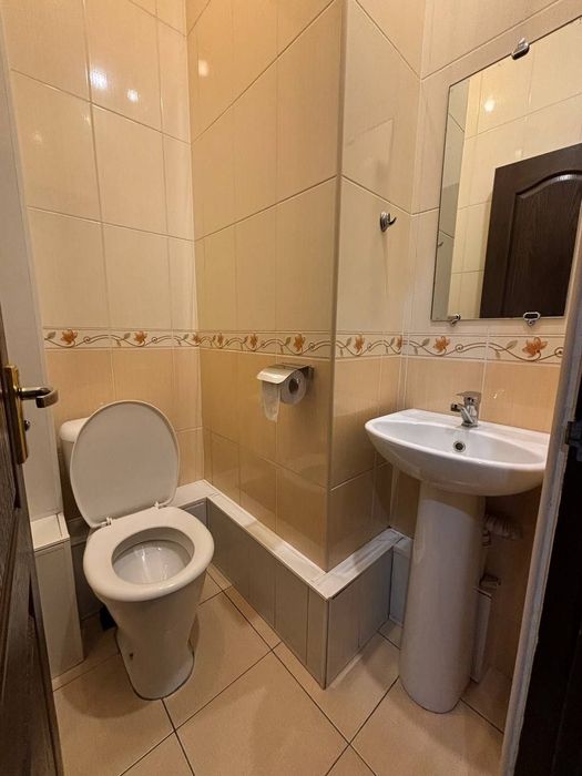 Продаётся своя 4 комнатная квартира на к/ камыше 2/4