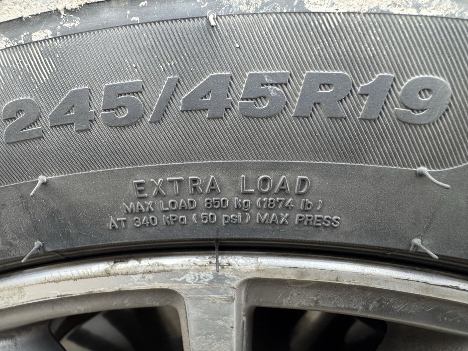 Продам покрышки 245/45 R19