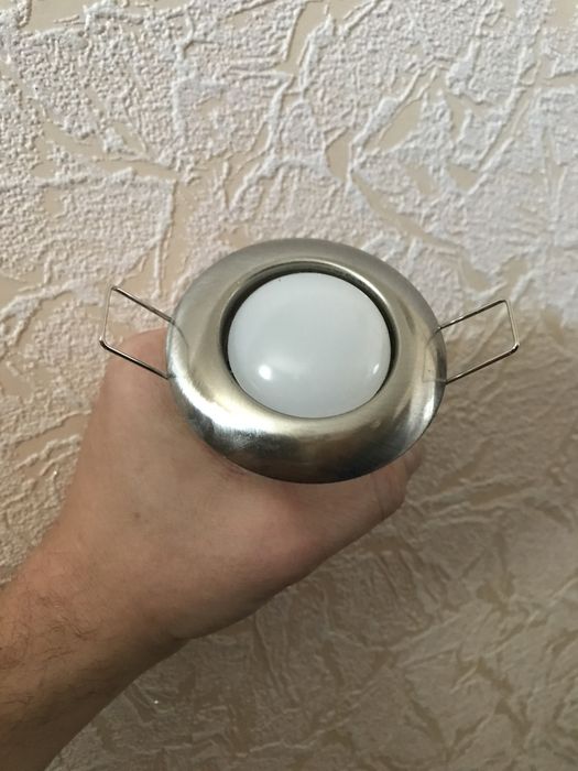 Продам светильники в комплекте с лампочками